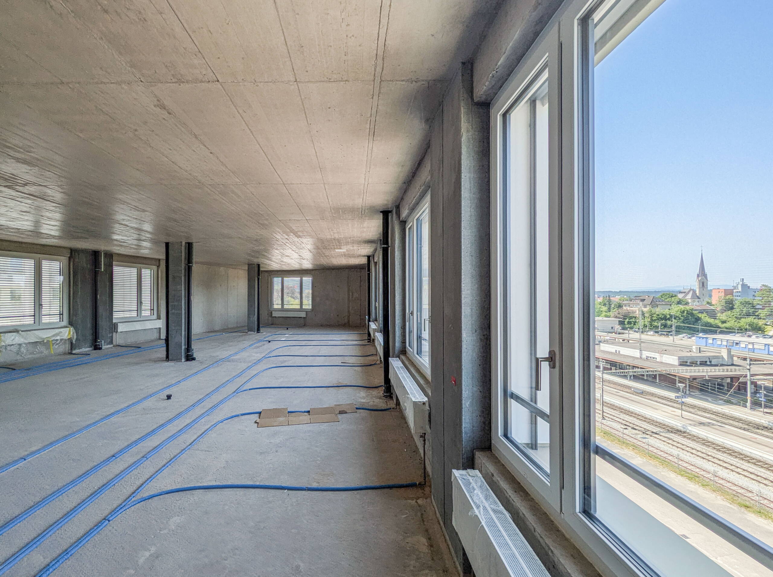 vitaone Rohbau, mit Blick aus Fenster