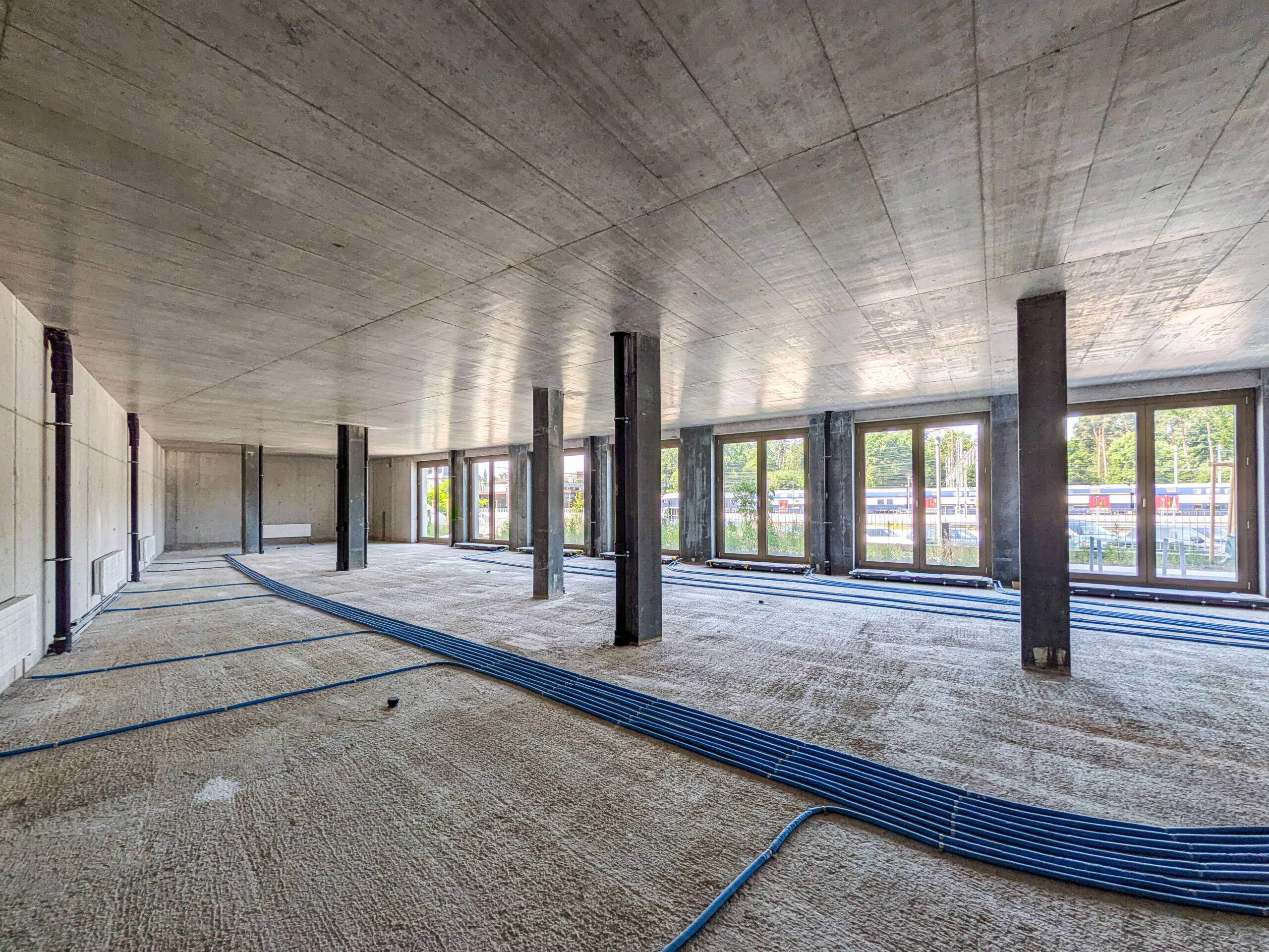 vitaone Rohbau Grossraum, Leitungen am Boden